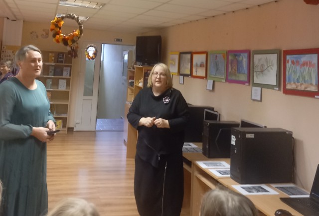 Tikšanās ar dzejnieci bibliotēkā izstāde noslēgumā